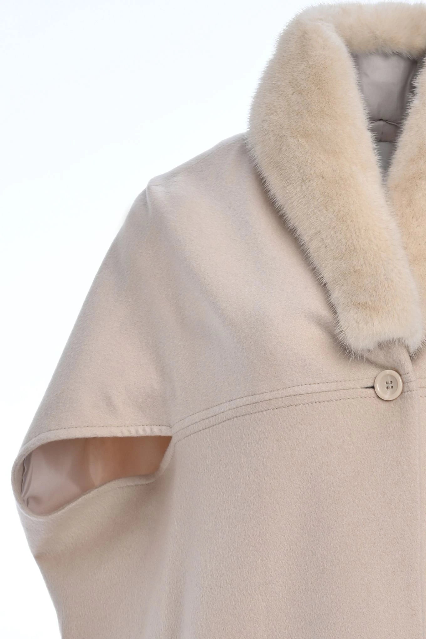 Pure Cashmere Cape with Mink Collar details