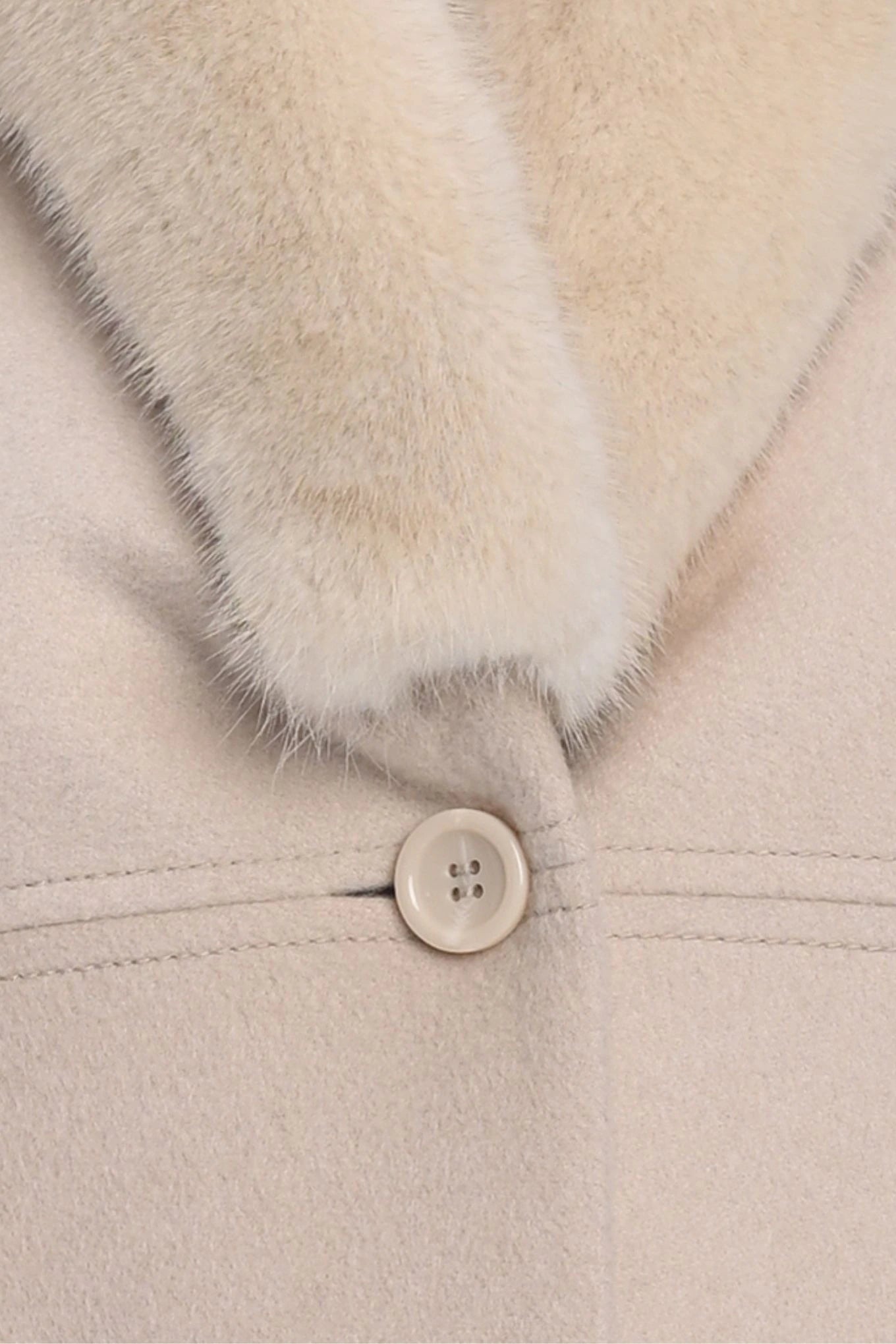 Pure Cashmere Cape with Mink Collar details